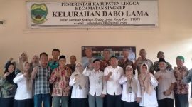 Foto bersama usai pelaksanaan musrenbang Kelurahan Dabo Lama | Foto : Zonamu/Harie