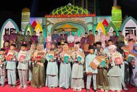 Malam puncak MTQH XX Kecamatan Tanjungpinang Barat berlangsung khidmat di Masjid Besar Al-Azhar. Kelurahan Kampung Baru resmi dinobatkan sebagai Juara Umum tahun ini | Foto: Zonamu/KominfoTPI