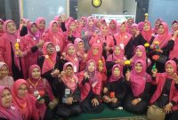 Pengurus Aliansi Perempuan Peduli Indonesia Kota Batam foto bersama usai kegiatan peringatan Isra Miraj Nabi Muhammad SAW 1447 H | Foto: Zonamu/Humas ALPPIND Batam