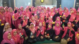 Pengurus Aliansi Perempuan Peduli Indonesia Kota Batam foto bersama usai kegiatan peringatan Isra Miraj Nabi Muhammad SAW 1447 H | Foto: Zonamu/Humas ALPPIND Batam