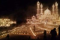 Instalasi megah Lampu Colok menghiasi salah satu sudut Kabupaten Karimun dalam perayaan Ramadhan sebelumnya. Tahun ini, Pemkab Karimun menghapus sistem zonasi | Foto: Ami