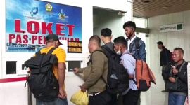 Suasana aktivitas di Pelabuhan Internasional Tanjung Balai Karimun. PT Pelindo (Persero) melalui SPMT resmi memberlakukan penyesuaian tarif pass pelabuhan bagi WNA sebesar Rp125.000 mulai Februari 2026. | Foto: Zonamu/Dok