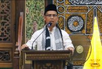 Bupati Karimun, Iskandarsyah memberikan sambutan saat Safari Ramadan di Masjid Baiturrahman, Kelurahan Teluk Air, Sabtu (21/2/2026) malam | Foto: Bustomi