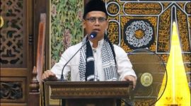 Bupati Karimun, Iskandarsyah memberikan sambutan saat Safari Ramadan di Masjid Baiturrahman, Kelurahan Teluk Air, Sabtu (21/2/2026) malam | Foto: Bustomi
