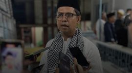 Bupati Karimun, Iskandarsyah saat diwawancarai usai Safari Ramadan di Pulau Kundur, kemarin | Foto: Zonamu/Kominfo Karimun