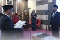 Bupati Karimun, Iskandarsyah resmi melantik Direktur Perumda Tirta Mulia periode 2025-2030 | Foto: Bustomi