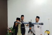 Kemenag Lingga saat melakukan pembinaan dan sosialisasi penghitungan arah kiblat serta rukyatul hilal | Foto : Zonamu/KemenagLingga