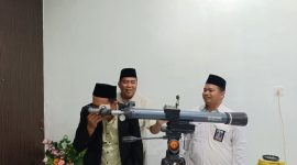 Kemenag Lingga saat melakukan pembinaan dan sosialisasi penghitungan arah kiblat serta rukyatul hilal | Foto : Zonamu/KemenagLingga