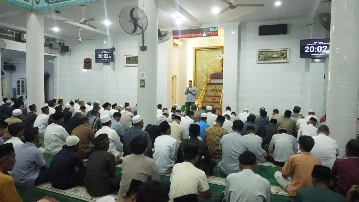 Potrer Suasana Tarawih di Masjid Az-zulfa | Foto : Zonamu/Andi