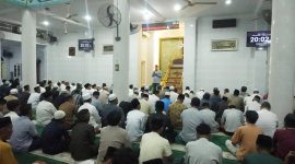 Potrer Suasana Tarawih di Masjid Az-zulfa | Foto : Zonamu/Andi