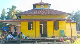 Ini Mushola Al-Ikhlas berdiri di Pulau Kojong Desa Penaah Senayang (Foto : Zonamu/Ist)