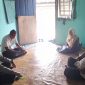 Kunjungan Plt. Camat Singkep Barat dan Kapolsek Singbar ke rumah korban hilang | Foto : Zonamu/Ist