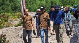 Sejumlah pakar lingkungan dari Global Mangrove Alliance melakukan observasi langsung di kawasan mangrove Desa Teluk Pambang, Bengkalis, Riau | Foto: Zonamu/Kominfo Bengkalis
