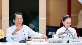 Wali Kota Batam, Amsakar Achmad, saat memimpin rapat koordinasi Forkopimda terkait penetapan protokol operasional jasa kepariwisataan selama Ramadan 1447 H di Batam | Foto: Zonamu/Diskominfo Batam