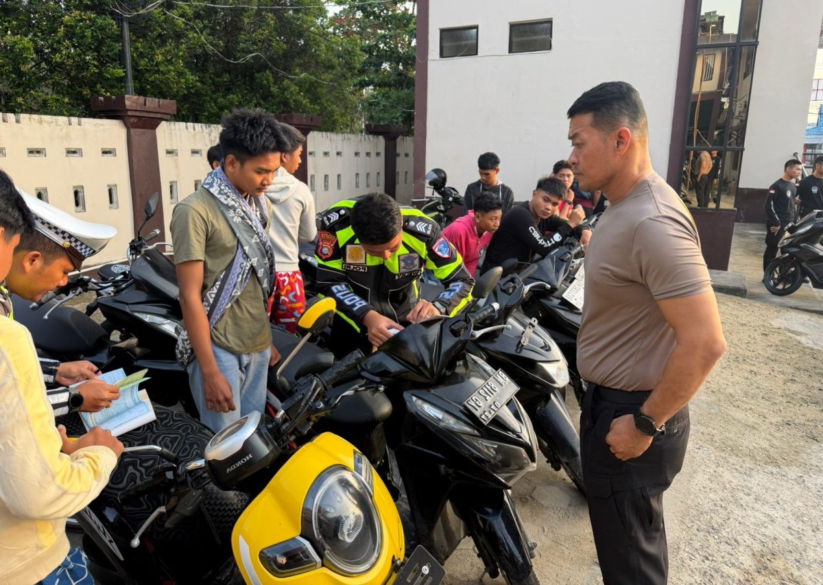 Polres Indragiri Hilir berhasil mengamankan 14 motor dalam penertiban balap liar di Jalan Telaga Biru Parit 8. Tindakan tegas ini diambil demi kenyamanan warga dan keselamatan pengguna jalan. | Foto: Zonamu/Humas Polres Inhil