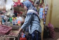 Keluhan para pedagang di pasar tradisional Dabo Singkep | Foto : Zonamu/Wandi