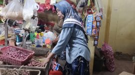 Keluhan para pedagang di pasar tradisional Dabo Singkep | Foto : Zonamu/Wandi