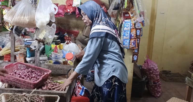 Keluhan para pedagang di pasar tradisional Dabo Singkep | Foto : Zonamu/Wandi