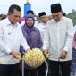 Gubernur Kepri dan Wabup Lingga saat meresmikan ponton apung di pelabuhan Jagoh | Foto : Zonamu/Wandi