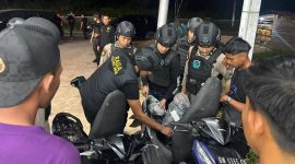 Tim RAGA Polres Inhil menyisir ruas jalan protokol di Kota Tembilahan untuk memastikan situasi Kamtibmas tetap kondusif. Patroli preventif ini menyasar titik-titik rawan | Foto: Zonamu/Humas Polres Inhil