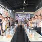 Kapolres Karimun AKBP Yunita Stevani saat memimpin kegiatan Kopi Morning bersama tokoh lintas agama dan pengurus Klenteng/Vihara di Cafe Newton, Karimun, Selasa (10/2/2026) | Foto: Zonamu/Humas Polres Karimun