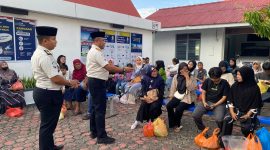 Kepala Rutan Kelas IIB Tanjungbalai Karimun, Yoga Hadhi Wijaya, memantau langsung jalannya kegiatan Buka Puasa Bersama antara warga binaan dan keluarga, Kamis (26/02/2026) | Foto: Bustomi