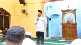 Bupati Karimun, Ing Iskandarsyah memberikan sambutan saat Safari Ramadhan di Masjid Amiril Mukminin Kecamatan Belat pada, Kamis (26/02/2026) kemarin | Foto: Zonamu/Prokopim Karimun