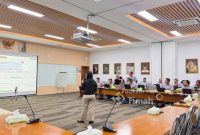 Suasana sosialisasi pengisian SPT Tahunan melalui aplikasi Coretax yang digelar PT Timah (Persero) Tbk bekerja sama dengan KPP Pratama Pangkalpinang secara hybrid di Ruang Rapat Utama PT Timah | Foto: Zonamu/Humas PT Timah