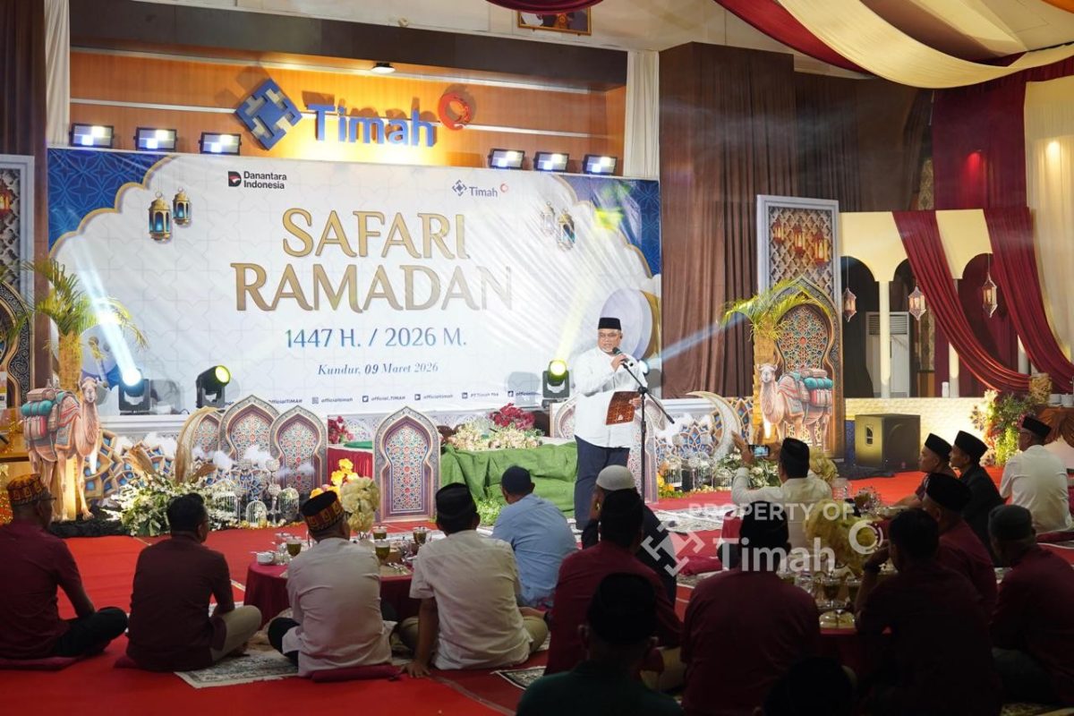 PT Timah Tbk menyapa para penjaga rumah Allah dalam Safari Ramadan di Kundur. Melalui bantuan ini, perusahaan berharap dapat mempererat silaturahmi dengan masyarakat | Foto: Zonamu/Humas PT Timah