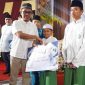 Penyerahan santunan dan perlengkapan ibadah oleh PT Timah Tbk kepada para santri Tahfiz Al-Qur’an | Foto: Zonamu/Humas PT Timah