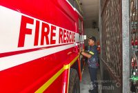 Tak hanya menjaga area tambang, Tim Damkar PT Timah selalu siap siaga saat terjadi musibah di tengah masyarakat | Foto: Zonamu/Humas PT Timah
