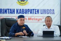 Bupati Lingga M. Nizar bersama Perwakilan BPKP saat pimpin rapat | Foto : Zonamu/Diskominfo Lingga