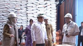 Wakil Gubernur Kepri saat melakukan pengecekan stok beras di Batam | Foto : Zonamu/Diskominfo Kepri