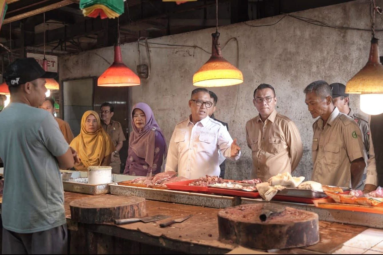 Wagub Kepri saat meninjau pasar di Batam | Foto : Zonamu/Diskominfo Kepri