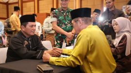Gubernur Kepri saat melakukan Zakat | Foto : Zonamu/Diskominfo Kepri