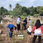 Warga Singkep Barat Bersihkan TPU Sambut Ramadan | Foto : Zonamu/Kecamatan Singkep Barat