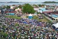 Ribuan masyarakat kota Batam saat melaksanakan sholat id | Foto : Zonamu/Diskominfo Kepri