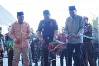 Kajati Kepri bersama Bupati dan Wabup Linggs meresmikan gedung serbaguna kejari Lingga | Foto : Zonamu/Sahib