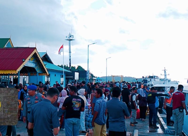 Arus balik Lebaran di Kabupaten Lingga mulai melonjak pada H+3 dengan sekitar 1.000 penumpang meninggalkan daerah melalui sejumlah pelabuhan | Foto : Zonamu/Ari