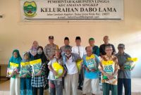 Kelurahan Dabo Lama Salurkan Sembako Ramadan | Foto : Zonamu/Harie