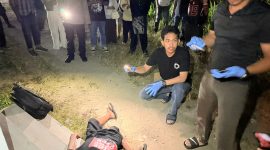 Pihak Kepolisian saat melakukan olah TKP penemuan mayat tanpa identitas | Foto : Zonamu/Ist