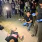 Pihak Kepolisian saat melakukan olah TKP penemuan mayat tanpa identitas | Foto : Zonamu/Ist