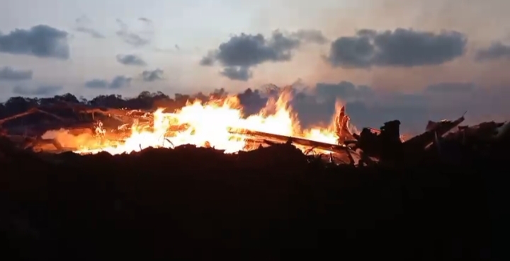 Kebakaran Kebun Sawit di Desa Limbung | Foto : Zonamu/Ist