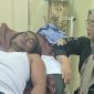 Ketua DPRD Lingga Maya Sari saat kunjungi warga di RSUD Encik Mariam | Foto : Zonamu/Rudi