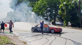 Potrer insiden kebakaran mobil sedan di depan SPBU | Foto : Zonamu/Dok. Warga
