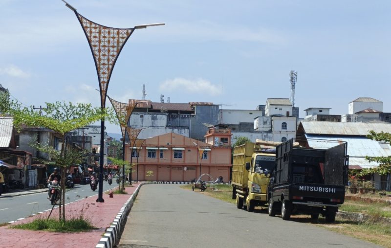 Mobil Ekspedisi saat parkir di Implasmen Timah Dabo Singkep | Foto : Zonamu/Wandi