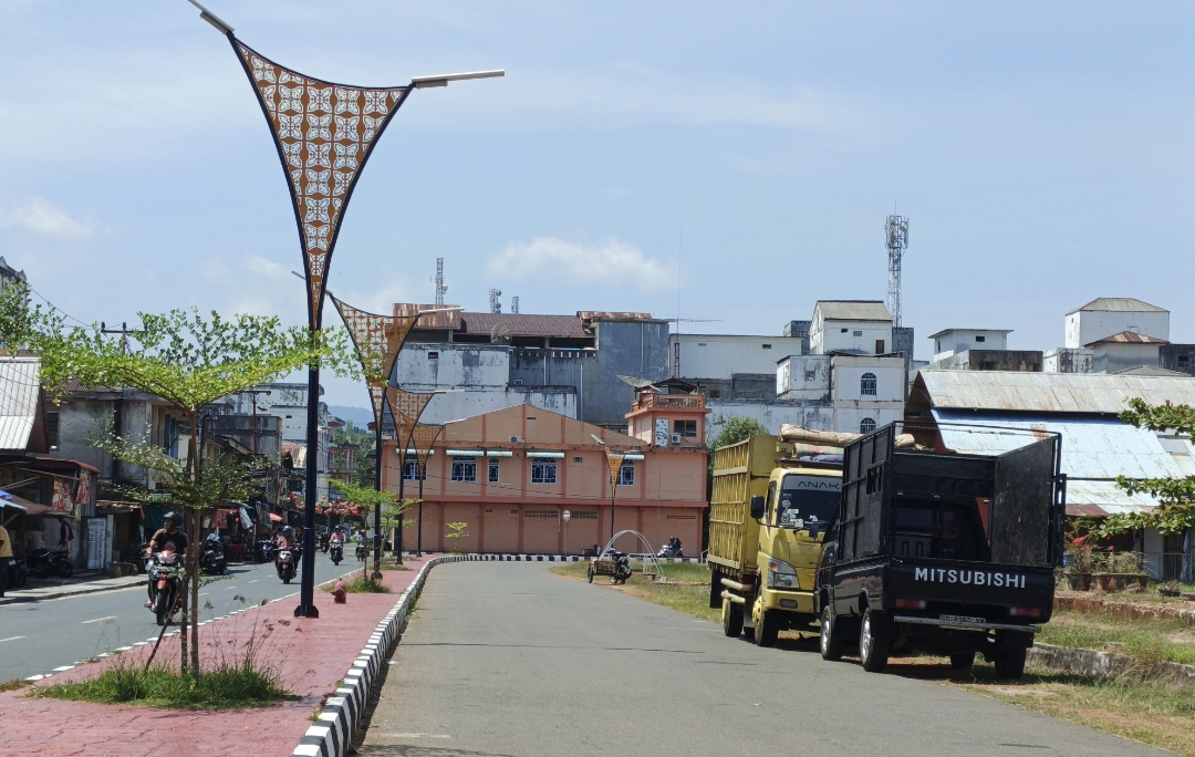 Mobil Ekspedisi saat parkir di Implasmen Timah Dabo Singkep | Foto : Zonamu/Wandi