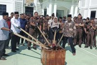 Kejaksaan Negeri Lingga Musnahkan Barang Bukti Berbagai Perkara | Foto : Zonamu/Wandi