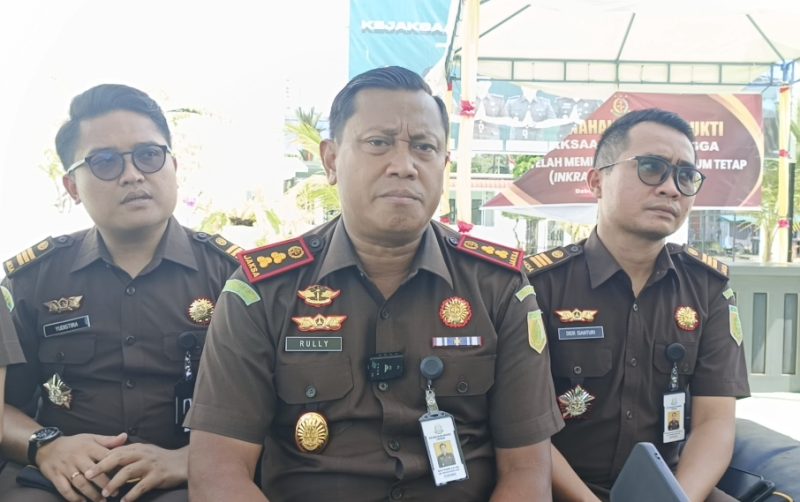 Kajari Lingga saat diwawancarai | Foto : Zonamu/Wandi