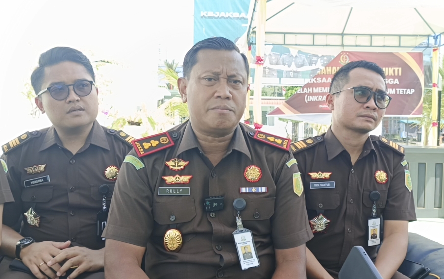 Kajari Lingga saat diwawancarai | Foto : Zonamu/Wandi